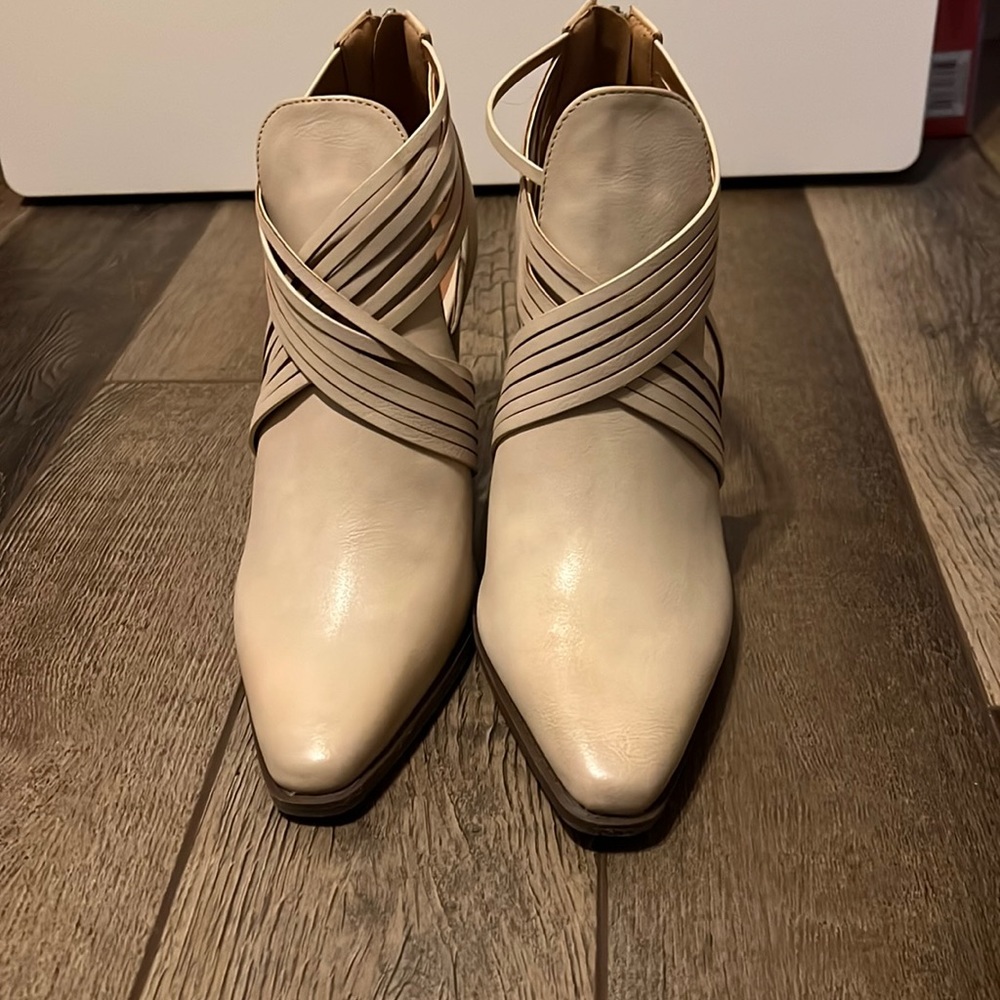 NWOT cream/tan colored ankle booties.